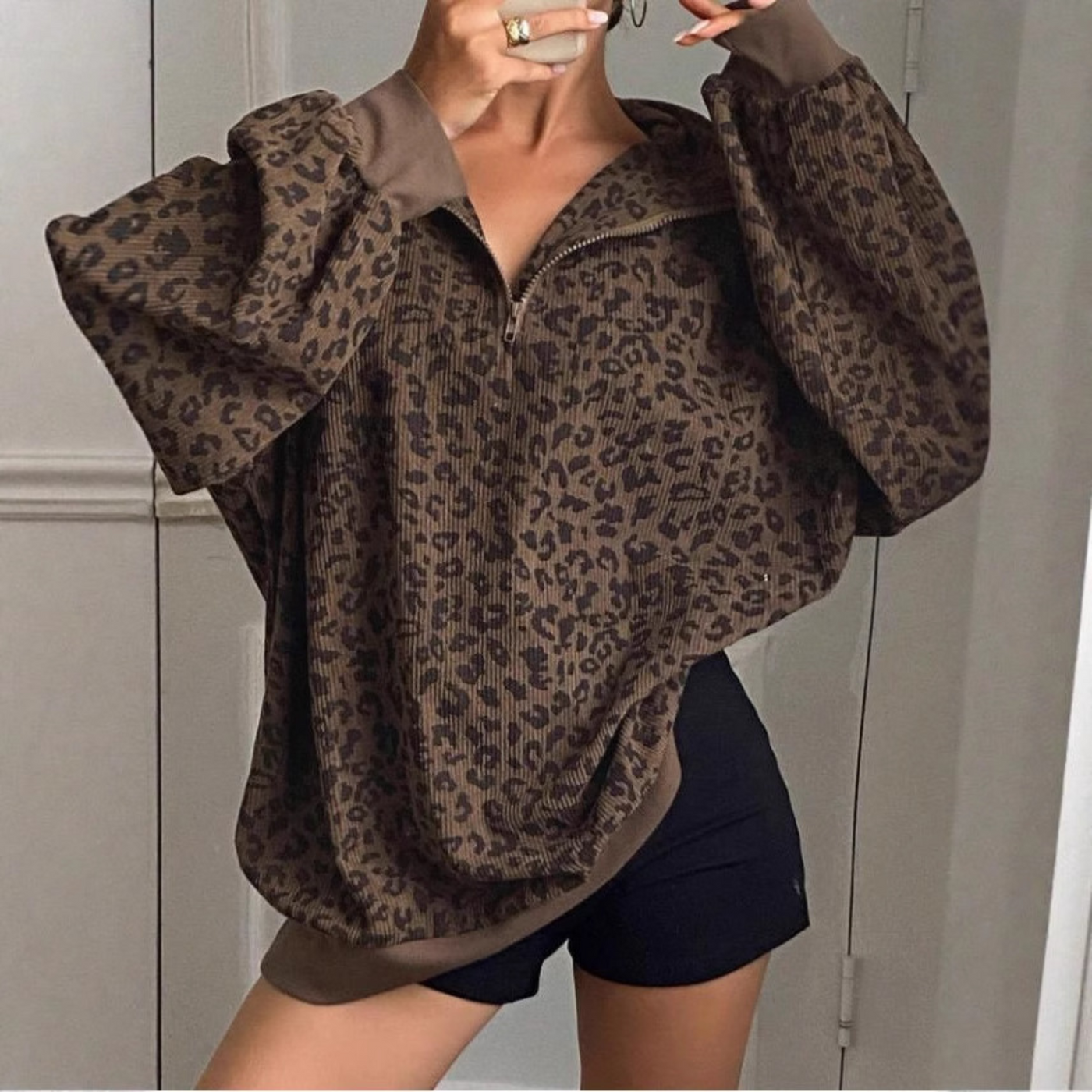 MINDI - Cozy Leopard Print Sweatshirt